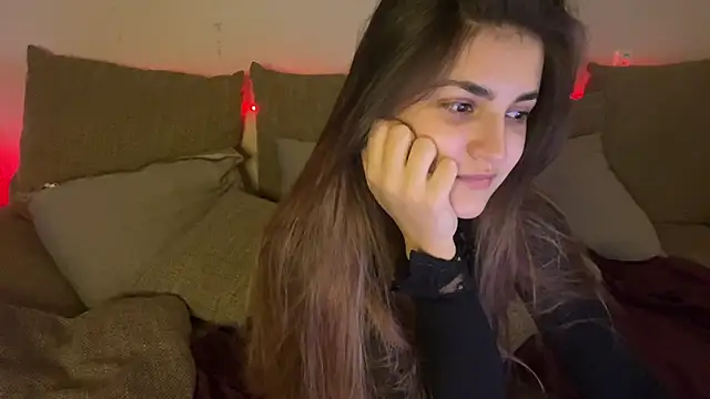 Snapshot of Vivalenti_Kiss chatting on 4, 12, 2025 Vivalenti Kiss online show from 4, 12, 2025