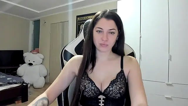 Snapshot of EmiLovsi chatting on 15, 11, 2025 EmiLovsi online show from 15, 11, 2025