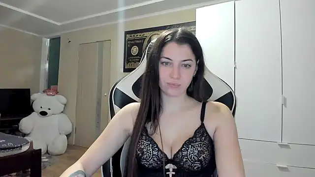 Snapshot of EmiLovsi chatting on 16, 11, 2025 EmiLovsi online show from 16, 11, 2025