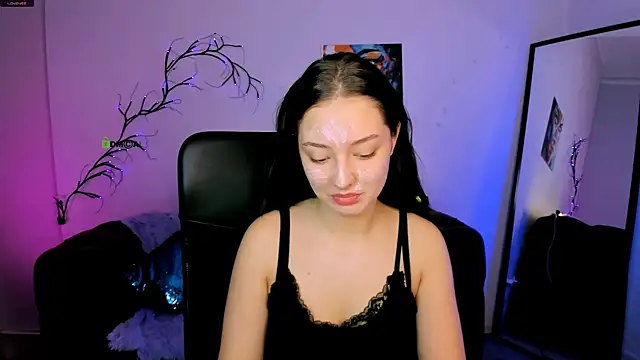 eva smiith  online show from 7, 11, 2025