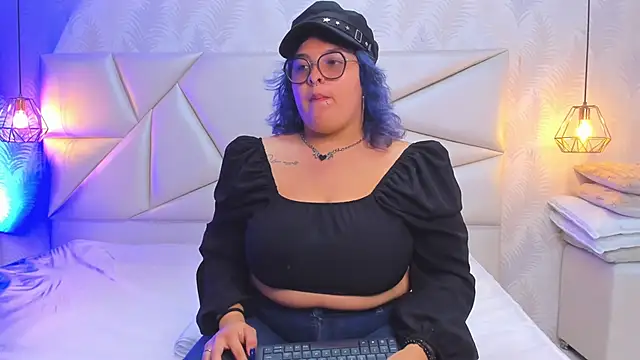 Snapshot of lulukawai16 chatting on 14, 11, 2025 lulukawai16 online show from 14, 11, 2025