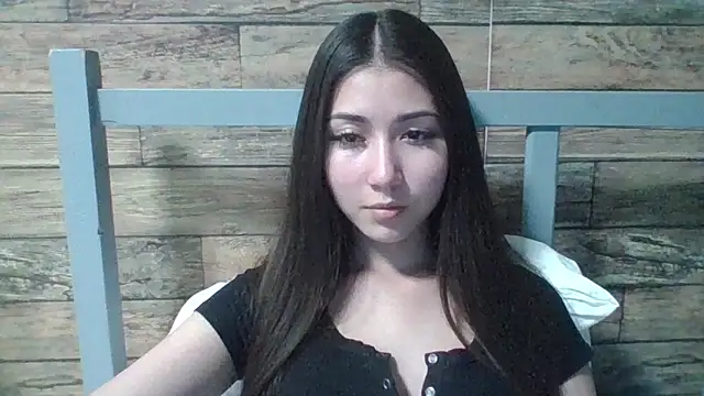 Snapshot of Virginia_Hicks chatting on 6, 10, 2025 Virginia Hicks online show from 6, 10, 2025