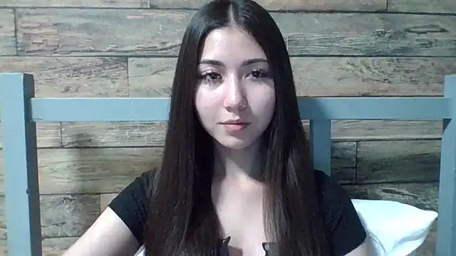 Snapshot of Virginia_Hicks chatting on 8, 10, 2025 Virginia Hicks online show from 8, 10, 2025