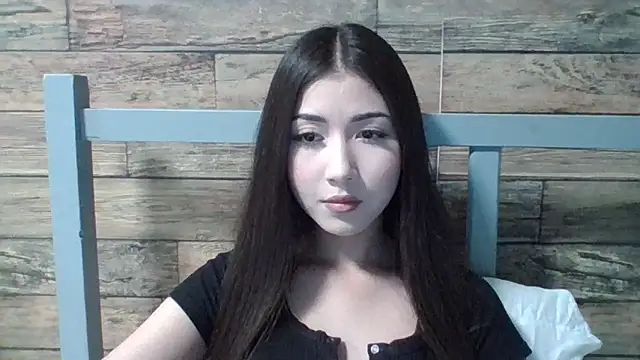 Snapshot of Virginia_Hicks chatting on 10, 10, 2025 Virginia Hicks online show from 10, 10, 2025