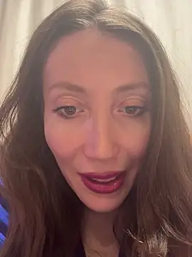 HellaryTourent online show from 13, 1, 2026