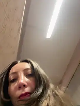 HellaryTourent online show from 17, 2, 2026