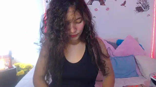 Snapshot of mia_blue01 chatting on 28, 9, 2025 mia blue01 online show from 28, 9, 2025