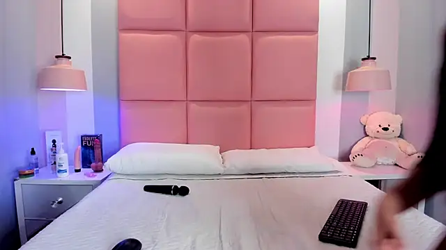 JulianaValencia online show from 13, 12, 2025