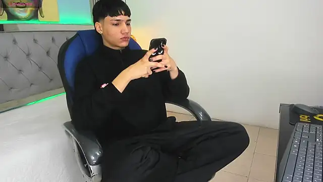 Snapshot of SamBlack_ chatting on 24, 6, 2026 SamBlack online show from 24, 6, 2026
