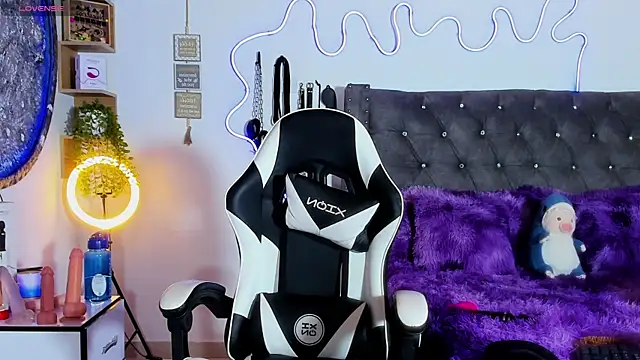 Katherine Rose online show from 11, 11, 2025