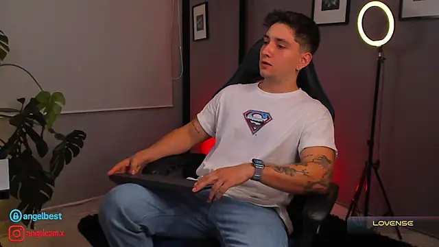 Snapshot of IamAngelCamilo chatting on 12, 9, 2025 IamAngelCamilo online show from 12, 9, 2025