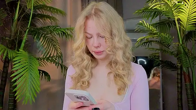 Snapshot of emilyshepar_d chatting on 4, 3, 2026 emilyshepar d online show from 4, 3, 2026