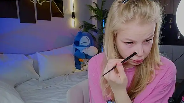 Snapshot of emilyshepar_d chatting on 22, 4, 2026 emilyshepar d online show from 22, 4, 2026