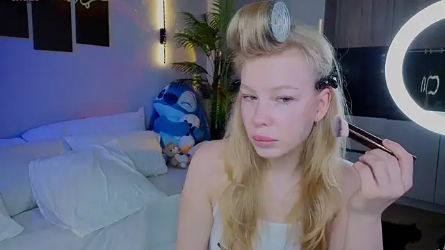 Snapshot of emilyshepar_d chatting on 7, 5, 2026 emilyshepar d online show from 7, 5, 2026