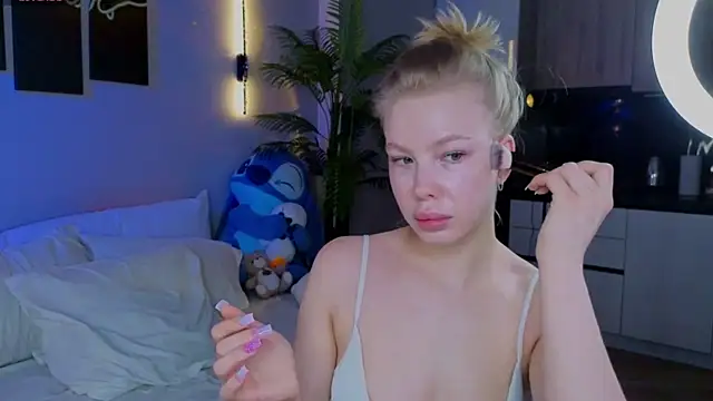 Snapshot of emilyshepar_d chatting on 8, 5, 2026 emilyshepar d online show from 8, 5, 2026