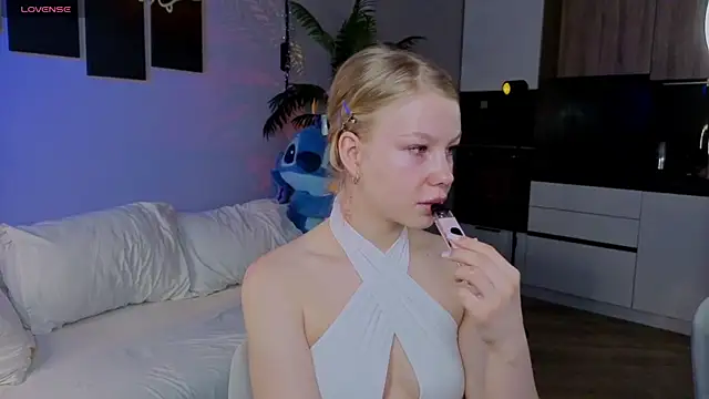 Snapshot of emilyshepar_d chatting on 5, 6, 2026 emilyshepar d online show from 5, 6, 2026