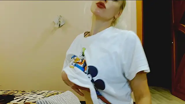 SatinQueen90 online show from 17, 9, 2025