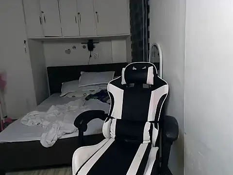 Snapshot of eattmebabyy chatting on 20, 3, 2026 eattmebabyy online show from 20, 3, 2026