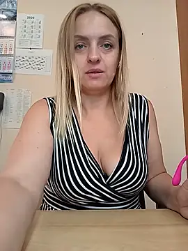 Snapshot of Ami_Foxy chatting on 5, 8, 2026 Ami Foxy online show from 5, 8, 2026