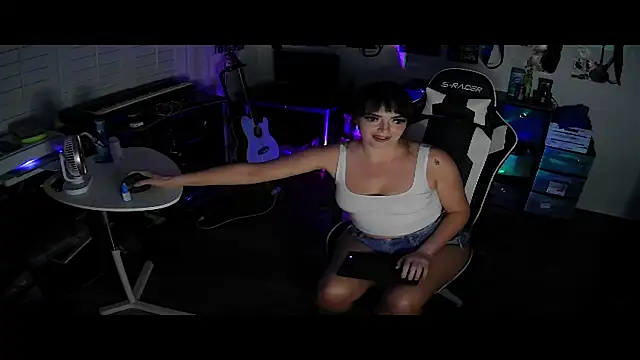 Snapshot of TheSlutMuffin chatting on 4, 12, 2025 TheSlutMuffin online show from 4, 12, 2025