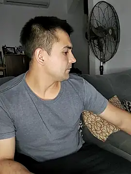 Snapshot of Bradd_32 chatting on 10, 4, 2026 Bradd 32 online show from 10, 4, 2026