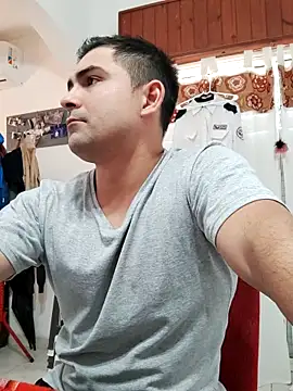 Snapshot of Bradd_32 chatting on 13, 4, 2026 Bradd 32 online show from 13, 4, 2026