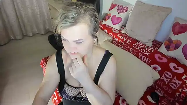 Snapshot of MildMature chatting on 5, 4, 2026 MildMature online show from 5, 4, 2026