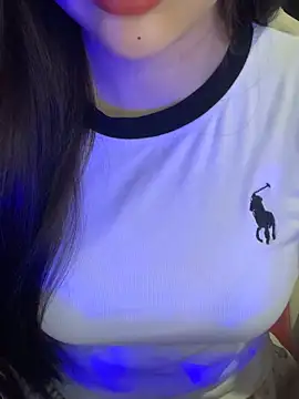 Snapshot of Linhtruong_ chatting on 7, 4, 2026 Linhtruong online show from 7, 4, 2026