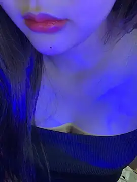 Snapshot of Linhtruong_ chatting on 12, 4, 2026 Linhtruong online show from 12, 4, 2026