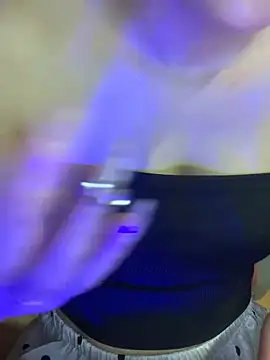 Snapshot of Linhtruong_ chatting on 13, 4, 2026 Linhtruong online show from 13, 4, 2026