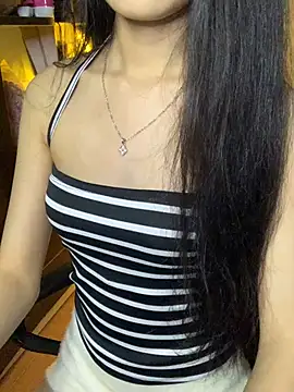 Snapshot of Nhinhi18 chatting on 8, 7, 2026 Nhinhi18 online show from 8, 7, 2026