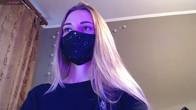 Snapshot of Iris_lave chatting on 8, 9, 2025 Iris lave online show from 8, 9, 2025