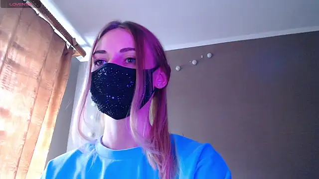 Snapshot of Iris_lave chatting on 9, 9, 2025 Iris lave online show from 9, 9, 2025