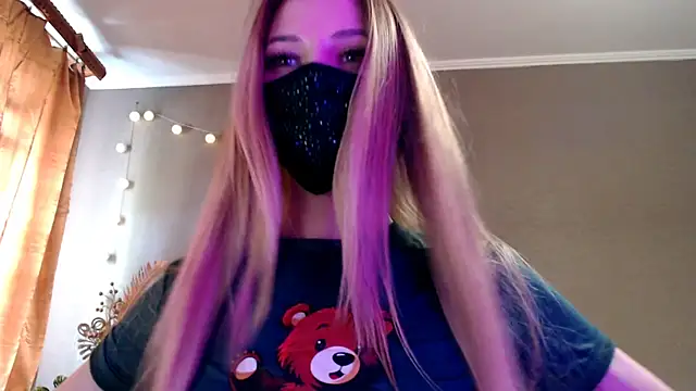 Snapshot of Iris_lave chatting on 4, 5, 2026 Iris lave online show from 4, 5, 2026
