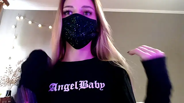 Snapshot of Iris_lave chatting on 9, 5, 2026 Iris lave online show from 9, 5, 2026