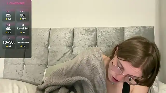 BustyKellyXXX online show from 9, 10, 2025