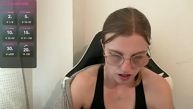 BustyKellyXXX online show from 29, 10, 2025