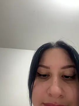 Snapshot of lucy_grey25 chatting on 17, 12, 2025 lucy grey25 online show from 17, 12, 2025