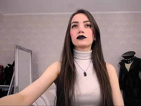 Snapshot of AlienaMoore chatting on 12, 9, 2025 AlienaMoore online show from 12, 9, 2025