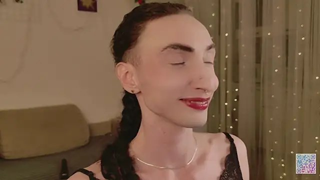 Snapshot of Queen_of_tease chatting on 11, 4, 2026 Queen of tease online show from 11, 4, 2026