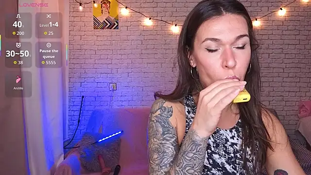 ReginaFoXXXy online show from 10, 10, 2025