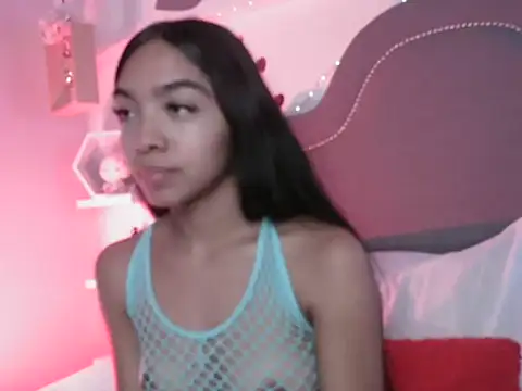 Snapshot of pocahontamoon chatting on 15, 11, 2025 pocahontamoon online show from 15, 11, 2025