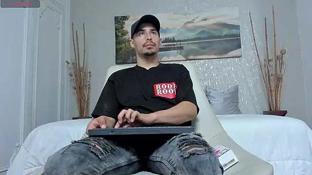 loghan fox online show from 24, 9, 2025