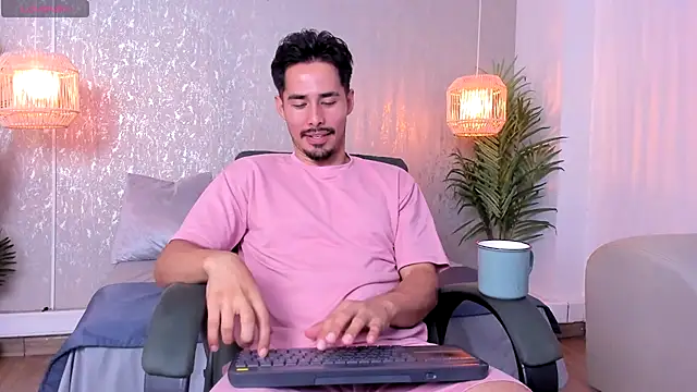 loghan fox online show from 28, 9, 2025