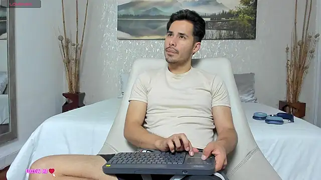 loghan fox online show from 2, 10, 2025