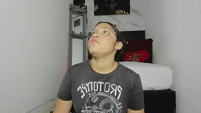 Snapshot of aly_n_sebas chatting on 5, 10, 2025 aly n sebas online show from 5, 10, 2025