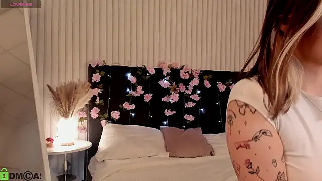 Kati Li online show from 7, 10, 2025