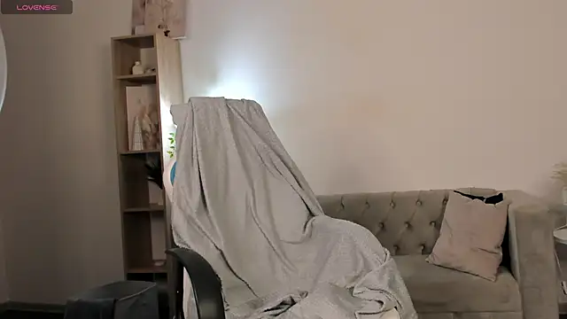 Kati Li online show from 6, 11, 2025