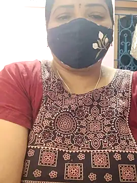 Snapshot of lathikaqueentamil chatting on 5, 10, 2025 lathikaqueentamil online show from 5, 10, 2025