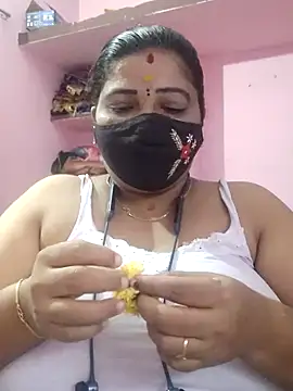 Snapshot of lathikaqueentamil chatting on 12, 10, 2025 lathikaqueentamil online show from 12, 10, 2025